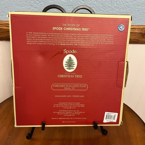 Spode embossed Christmas Tree Plate - Picture 4 of 7